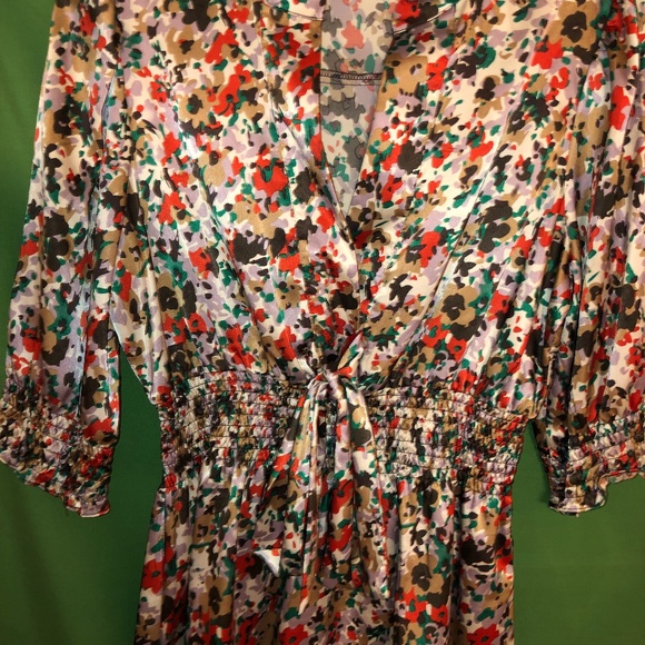 Like New BCBGMaxAzria floral dressy tie front blouse - Picture 1 of 5